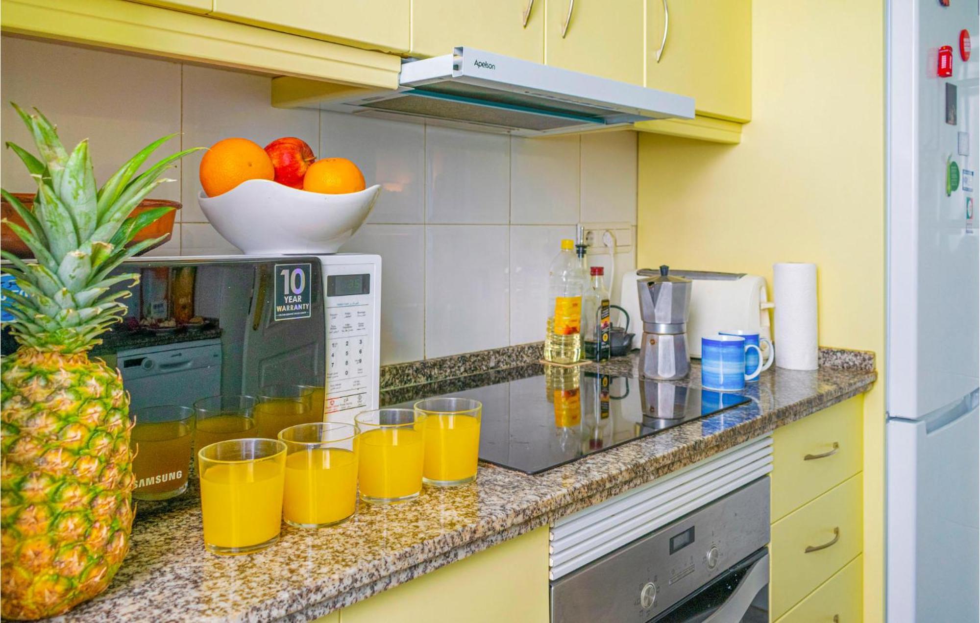 Lovely Apartment In Marbella With Kitchenette Kültér fotó
